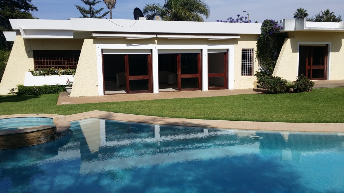 Location villa avec piscine, chauffage central à SOUISSI Rabat