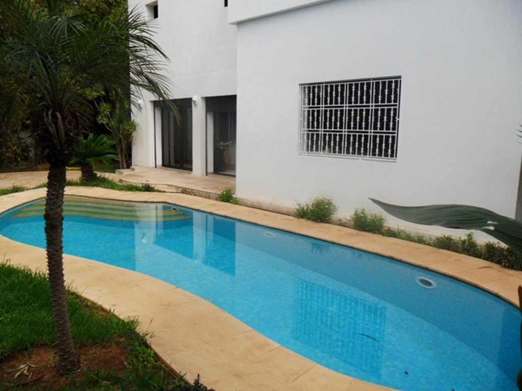 À rabat location villa meublée avec piscine