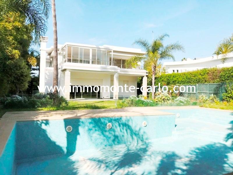 A louer belle villa avec piscine et chauffage central à Rabat au quartier Souissi.
