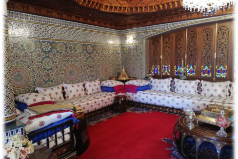 Picture10. Traditional living room closer 2
