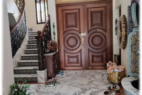 Picture7. Inside door