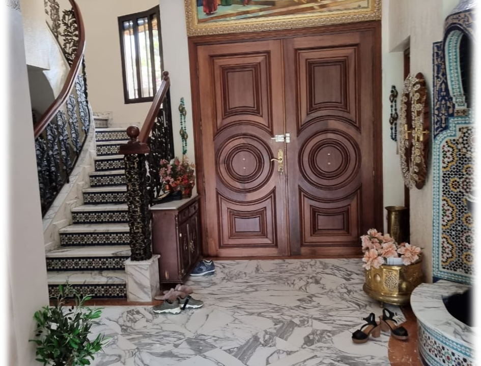 Picture7. Inside door