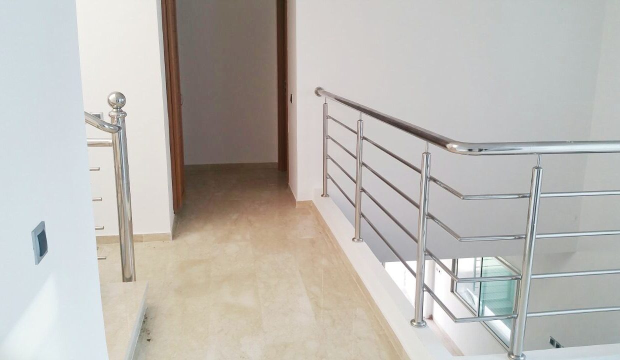 E COULOIR VILLA 1ER ETAGE (1)